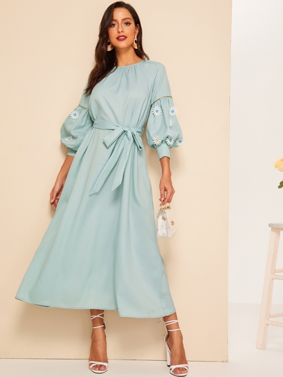 Keyhole Back Lace Appliques Belted Hijab Dress