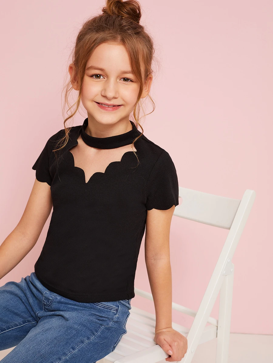 SHEIN Camiseta de niñas de canalé de cuello con gargantilla en abanico - Negro - Ver 1