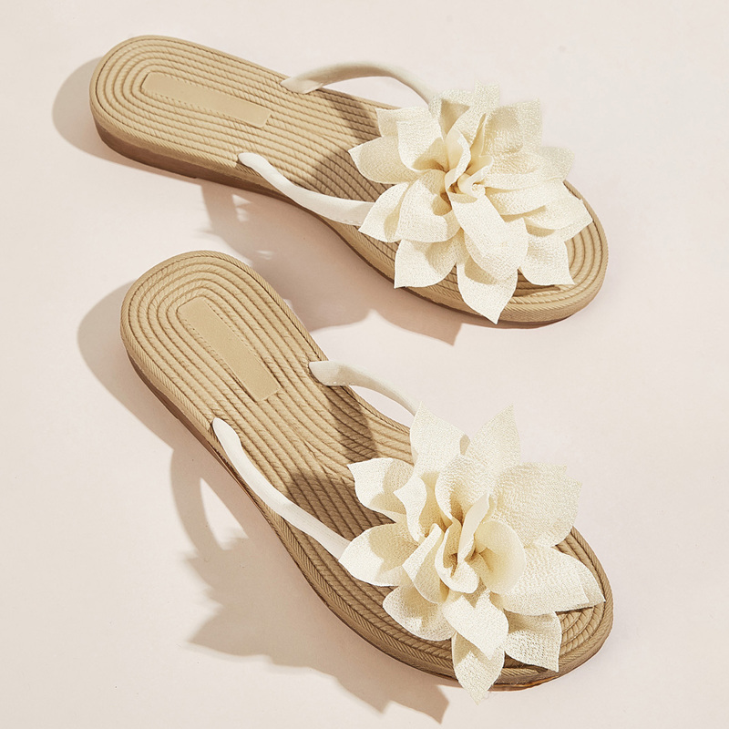 

Floral Applique Flip Flops, White
