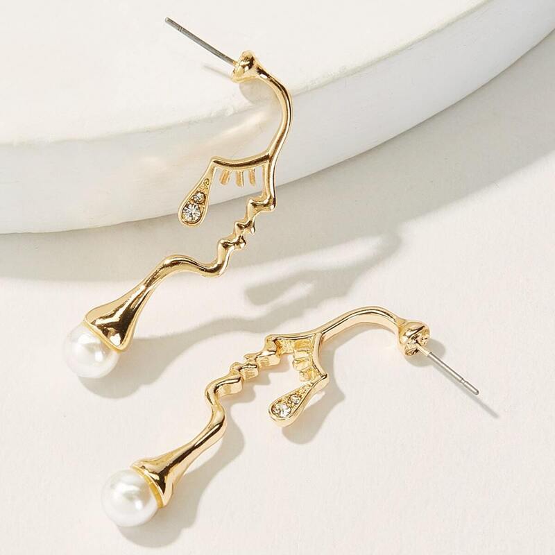 

Faux Pearl Decor Face Design Stud Earrings 1pair, Gold