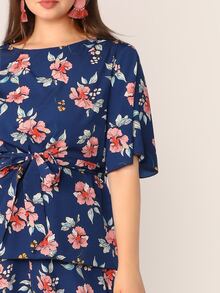 SHEIN 大碼花卉自腰帶上衣和闊腳褲子套裝 - 彩色 - 查看 5