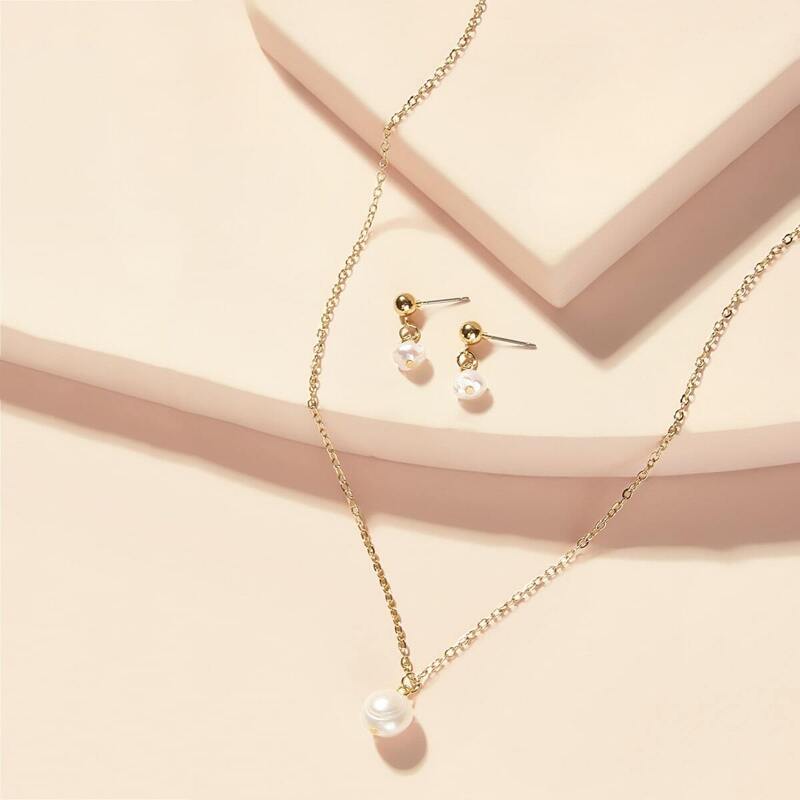 

Faux Pearl Pendant Necklace & Drop Earrings 3pcs