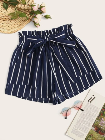 Shorts con volante de rayas con cordón delantero