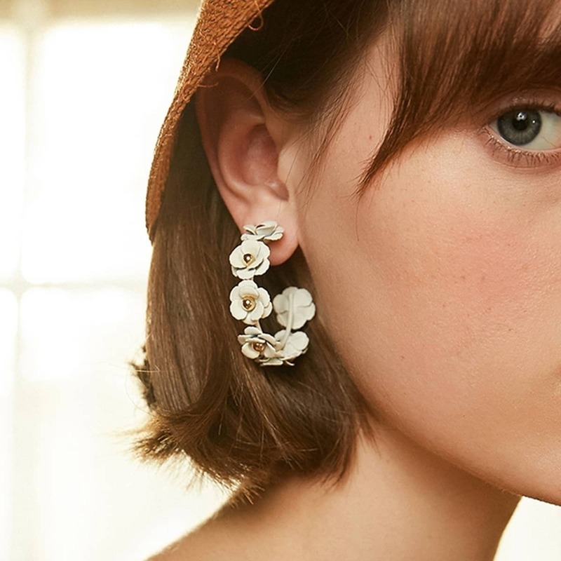 

Flower Design Cut Hoop Earrings 1pair, White
