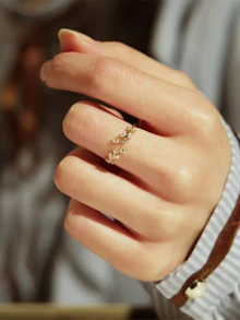 SHEIN X Lucía Bellido Anel de punho de decoração de strass 1 peça