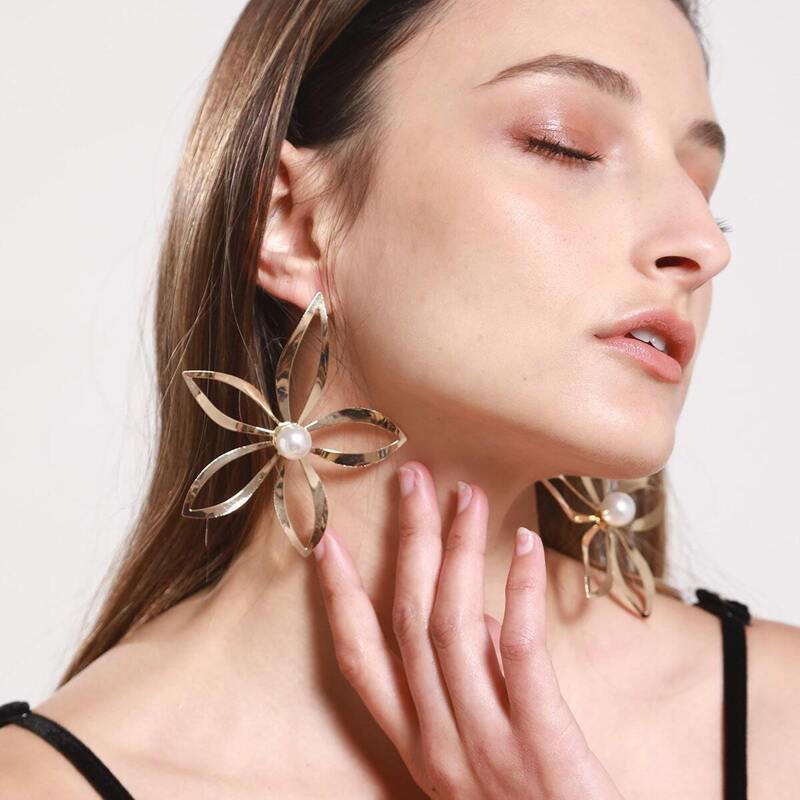 

Hollow Flower Metal Stud Earrings 1pair, Gold
