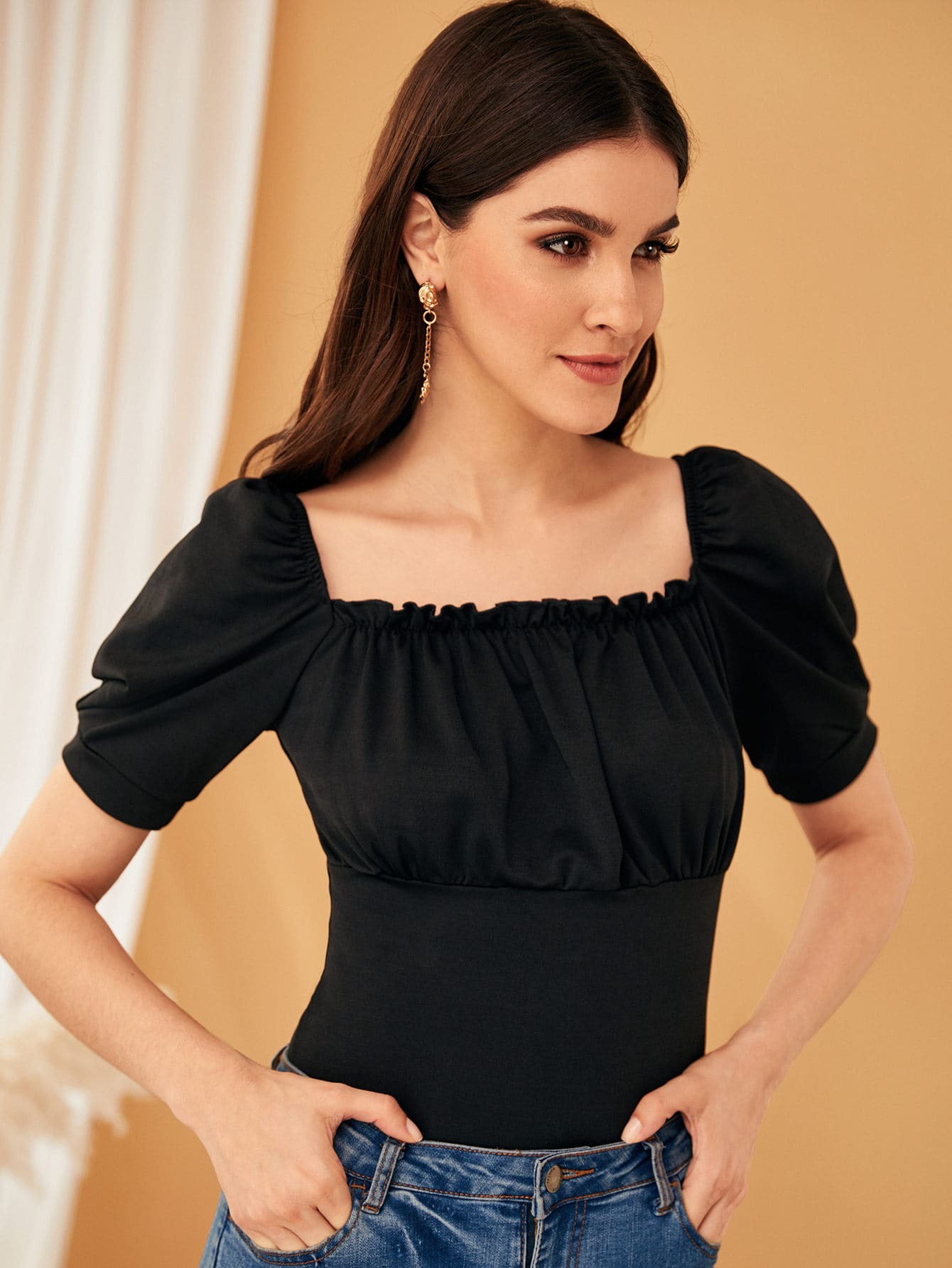 body à manches bouffantes avec lacets au dos et ill