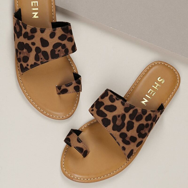 

Leopard Print Toe Loop Flat Slide On Sandals, Multicolor
