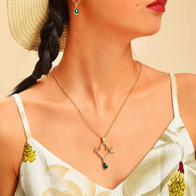 

Waterdrop Charm Butterfly Shaped Pendant Necklace & Drop Earring 3pcs