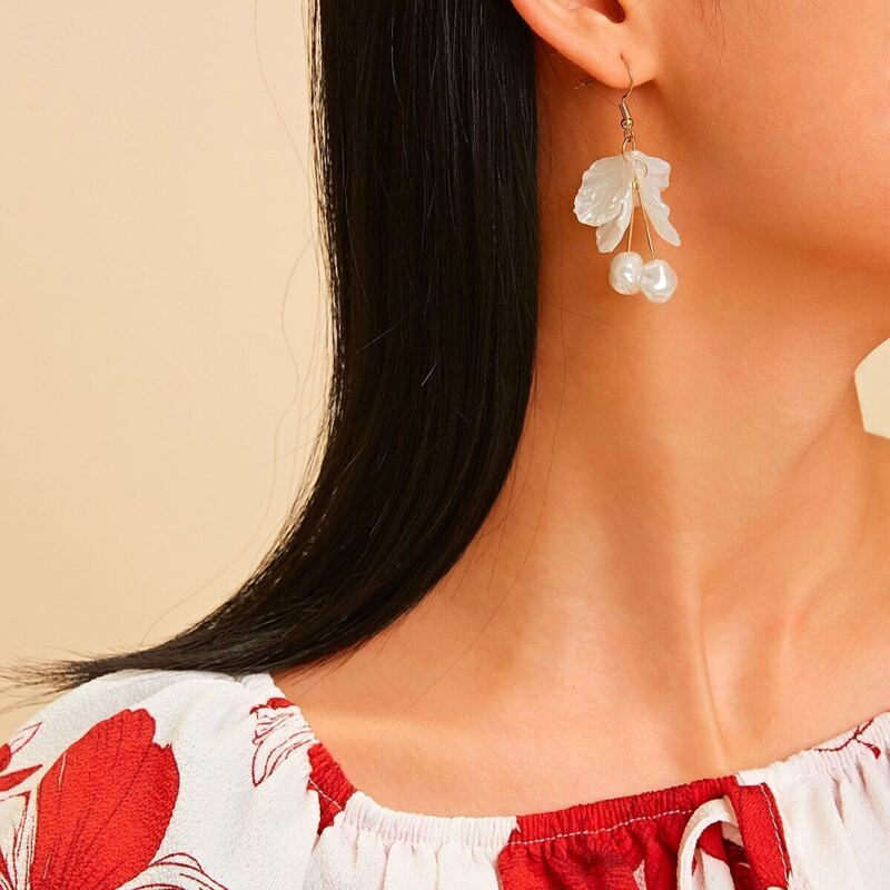 

Shell & Faux Pearl Drop Earrings 1pair, White