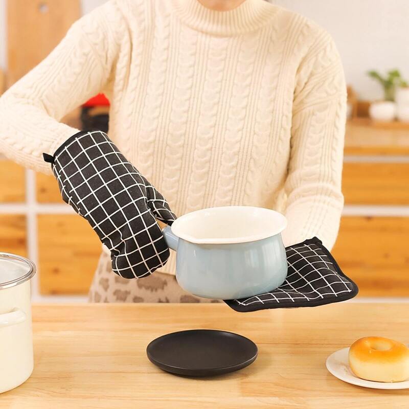 

Plaid Pattern Oven Mitt & Potholder 2pcs, Black