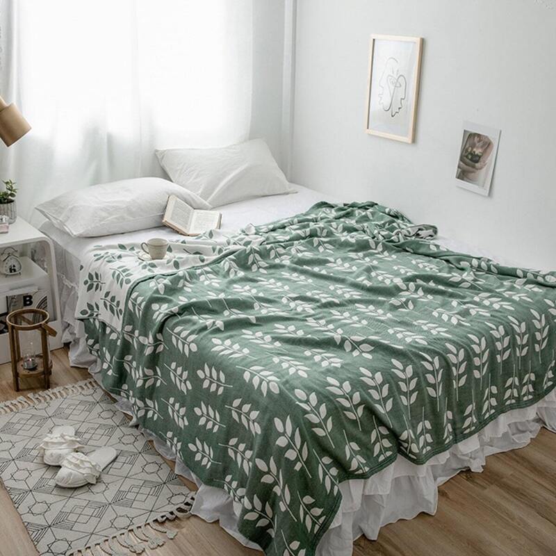 

Leaf Overlay Print Blanket, Multicolor