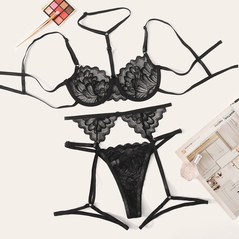 

Floral Lace Underwire Garter Lingerie Set, Black