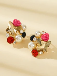 一对蝴蝶和花朵仿珍珠耳钉，适合日常佩戴