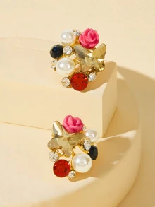 一对蝴蝶和花朵仿珍珠耳钉，适合日常佩戴