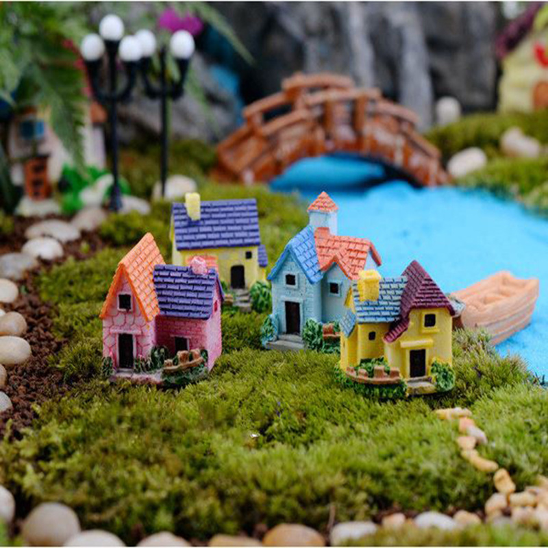 

Random Cartoon Villa Decorative Object 1pc