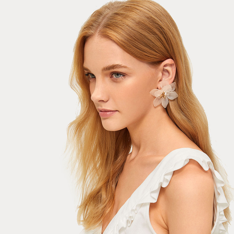 

Faux Pearl Decor Flower Stud Earrings 1pair, White