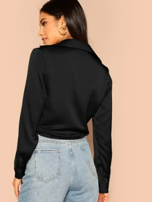 SHEIN BAE 翻領深V領前繫帶上衣 - 黑色 - 查看 2