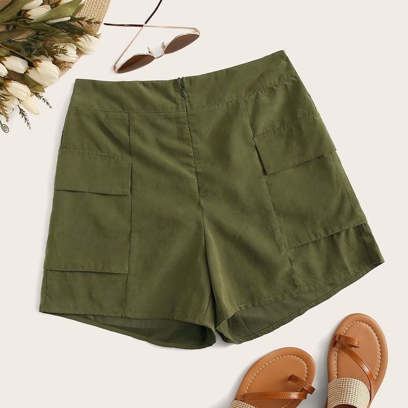 

Solid Pocket Patch Zip Detail Shorts, Army green