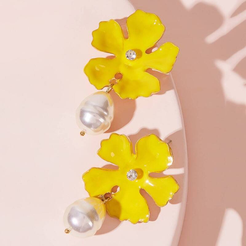 

Faux Pearl Decor Flower Earrings 1pair, Yellow