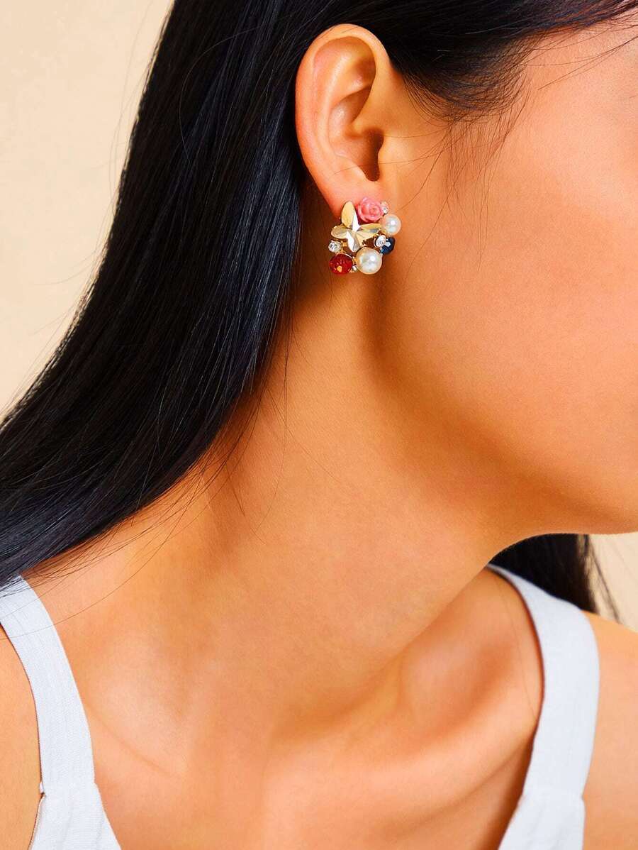 一对蝴蝶和花朵仿珍珠耳钉，适合日常佩戴