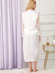 Bata con cinturón de satén con encaje floral - Blanco - Ver 2