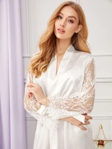 Bata con cinturón de satén con encaje floral - Blanco - Ver 5