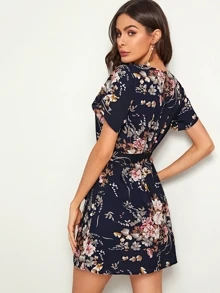 SHEIN 印花花瓣袖繫腰帶連衣裙 - 藏蓝色 - 查看 2