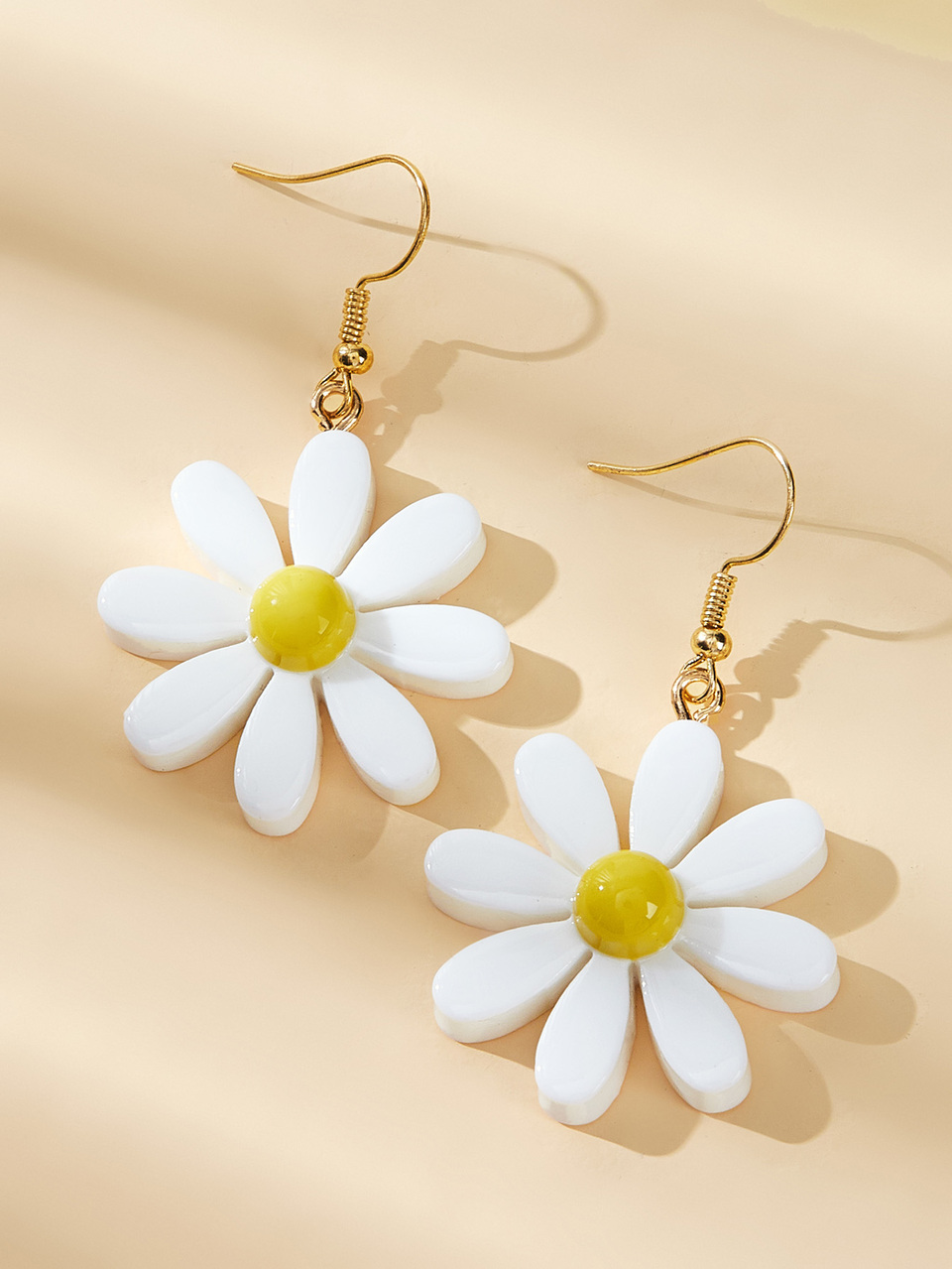 1pair Fashionable Y2k Style Daisy Pendant Dangle Earrings For Women, Party Personalized Birthday Gift