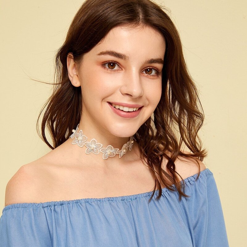 

Faux Pearl Decor Flower Choker 1pc, White