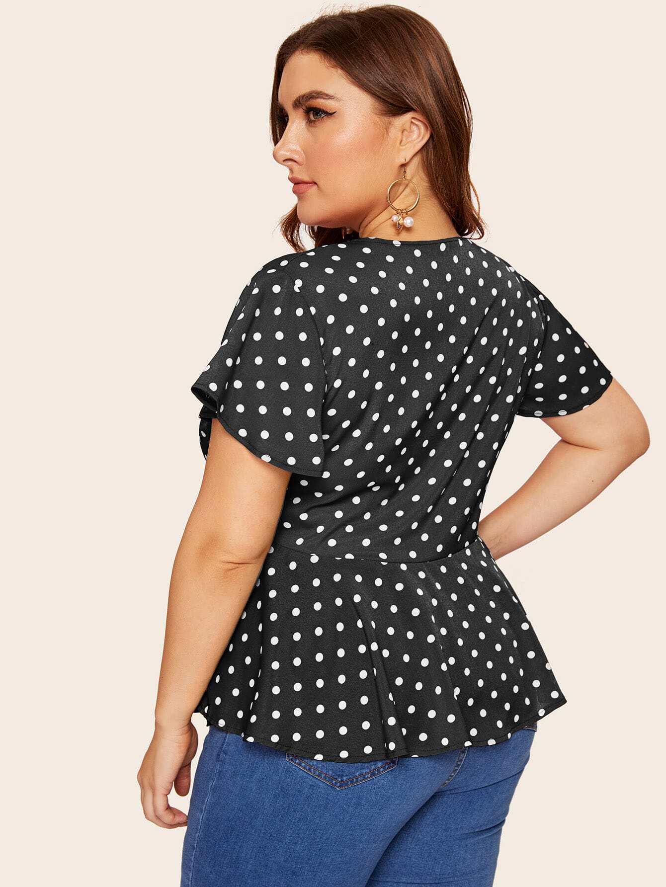 Camisa bajo fruncido girante delantero con estampado de Camisa peplum de lunares girante delantero | Mode de Mujer