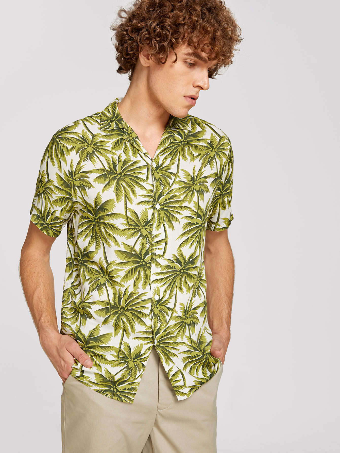 Camisa de hombres con estampado hawaiano de cuello notch | ROMWE Camisa hawaiana de hombres de cuello revere | ROMWE