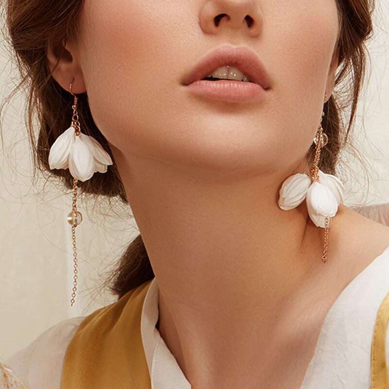 

Flower Fringe Mismatched Drop Earrings 1pair, White