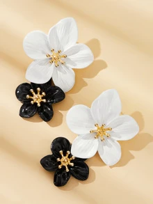 Two Tone Double Flower Earrings 1pair - Black and White - View 2