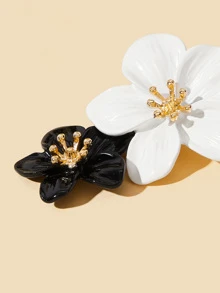 Two Tone Double Flower Earrings 1pair - Black and White - View 3