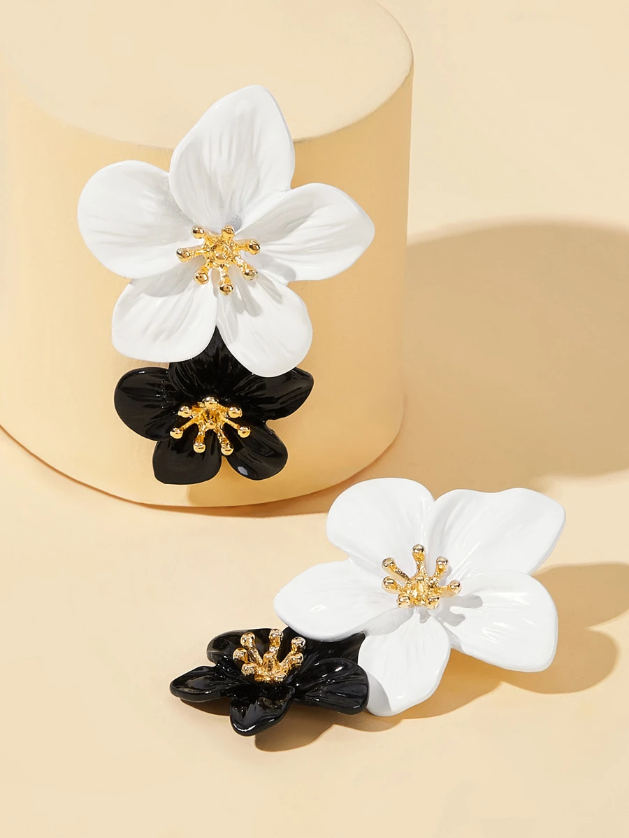 Two Tone Double Flower Earrings 1pair - Black and White - View 1