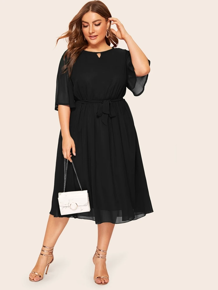 Svart Skära Ut Slätt Elegant Plus Storlek Klänningar | SHEIN SE Svart Knapp Slätt Elegant Plus Size Klänning | SHEIN SE