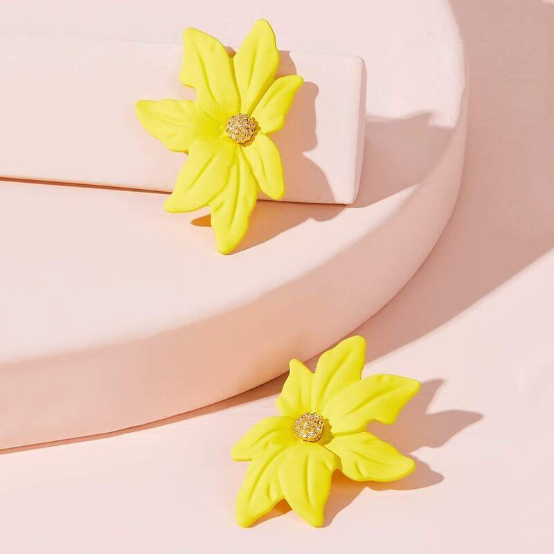 

Flower Design Earrings 1pair, Yellow
