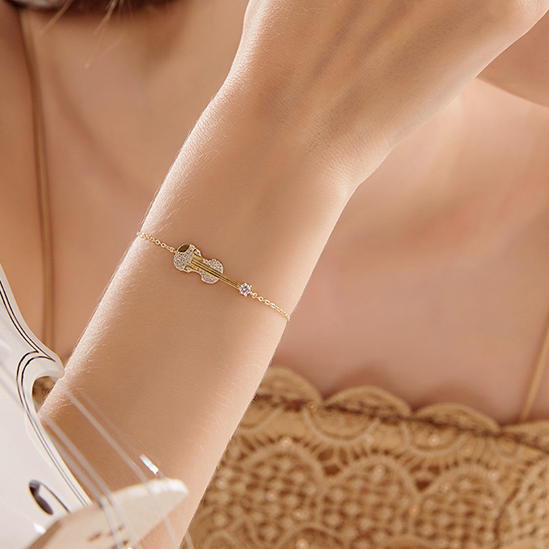 

Rhinestone Engraved Guitar Decor Chain Bracelet 1pc, Gold