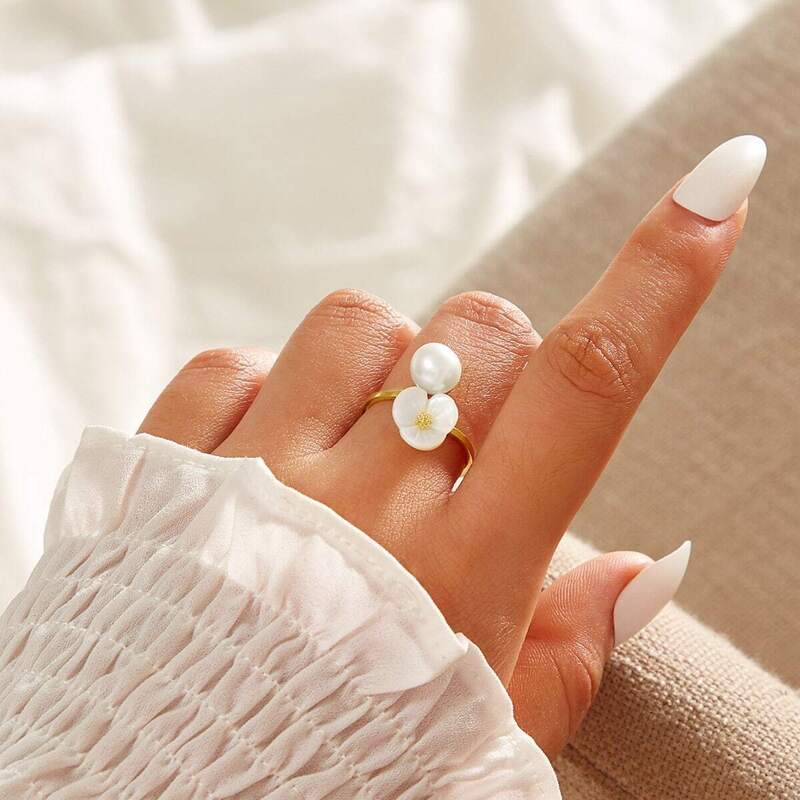 

Flower & Faux Pearl Decor Ring 1pc, Gold