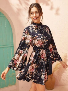 SHEIN 繫帶露背自腰帶花卉圖案連衣裙 - 藏蓝色 - 查看 5