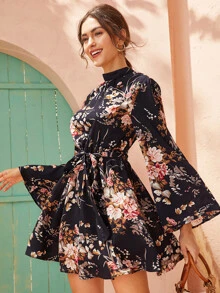 SHEIN 繫帶露背自腰帶花卉圖案連衣裙 - 藏蓝色 - 查看 2