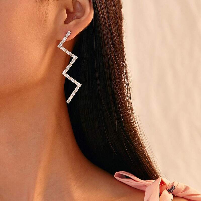 

Rhinestone Engraved Chevron Earrings 1pair, Silver