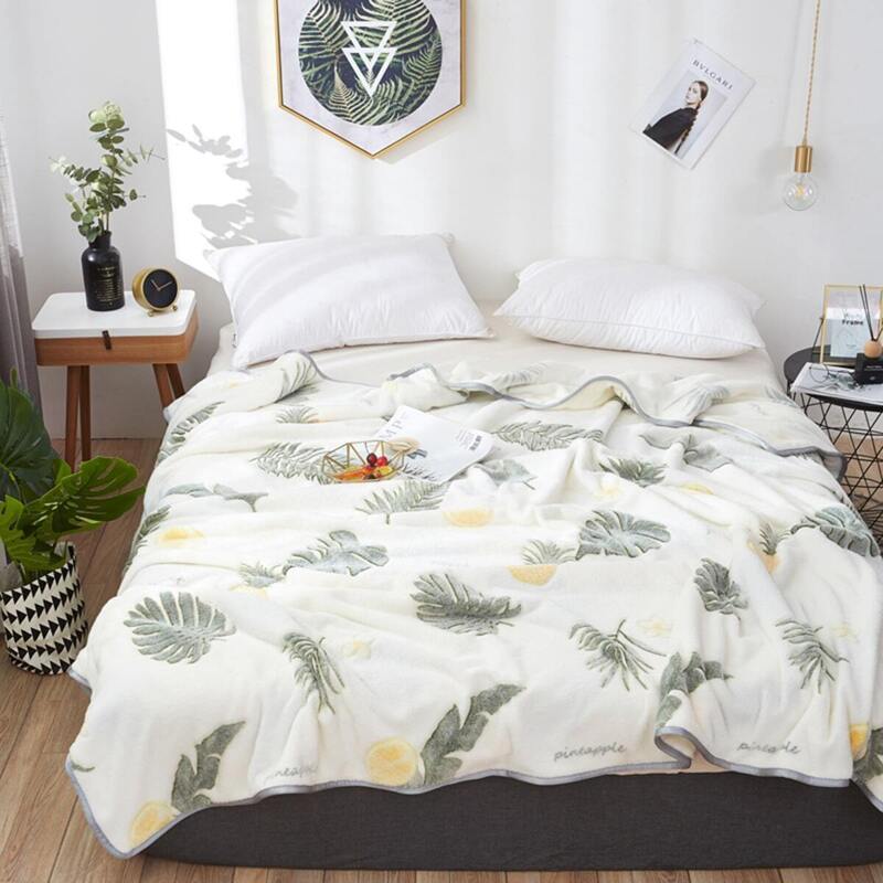 

Pineapple & Leaf Pattern Plush Blanket, Multicolor