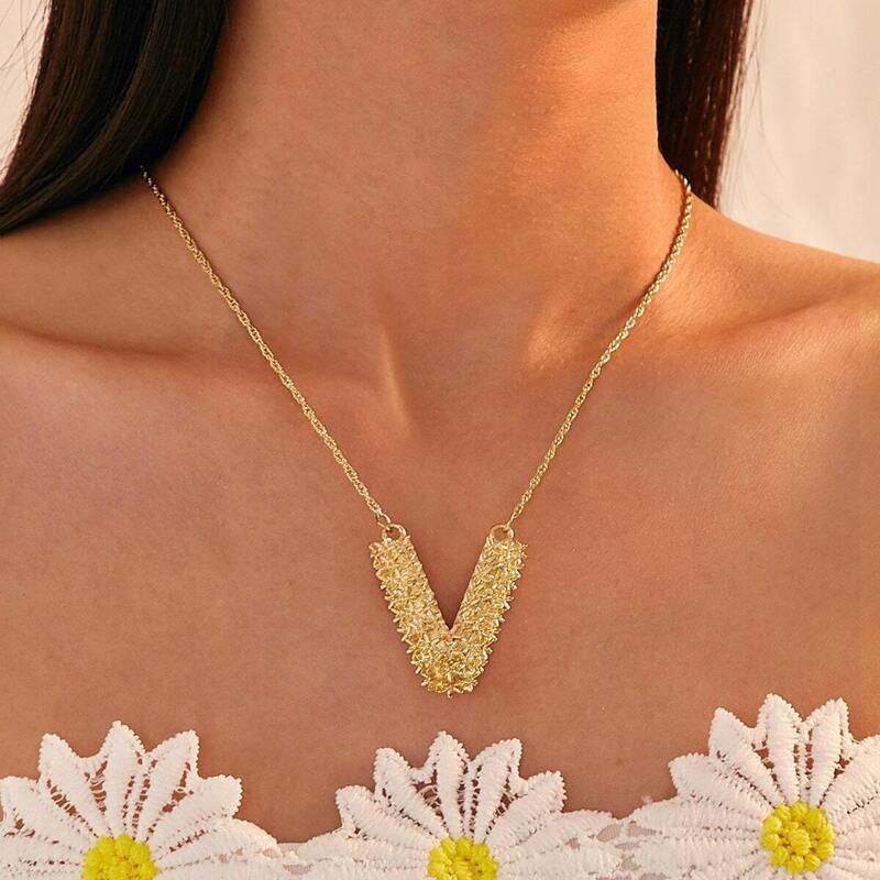 

Textured V Charm Chain Necklace 1pc, Gold