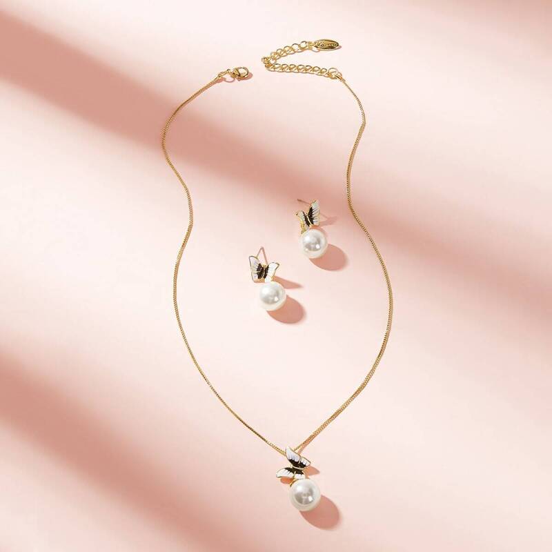 

Faux Pearl & Butterfly Charm Necklace & Earrings 3pcs