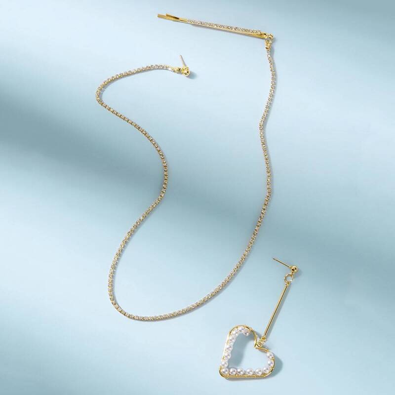 

Heart & Hairpin Decor Mismatched Earrings 1pair