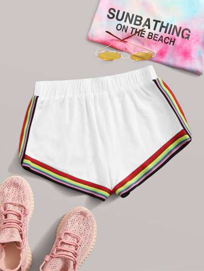 Short avec rayures arc-en-ciel