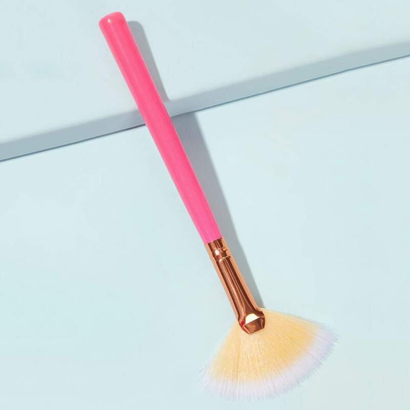 

Fan Shaped Powder Brush 1pc, Hot pink