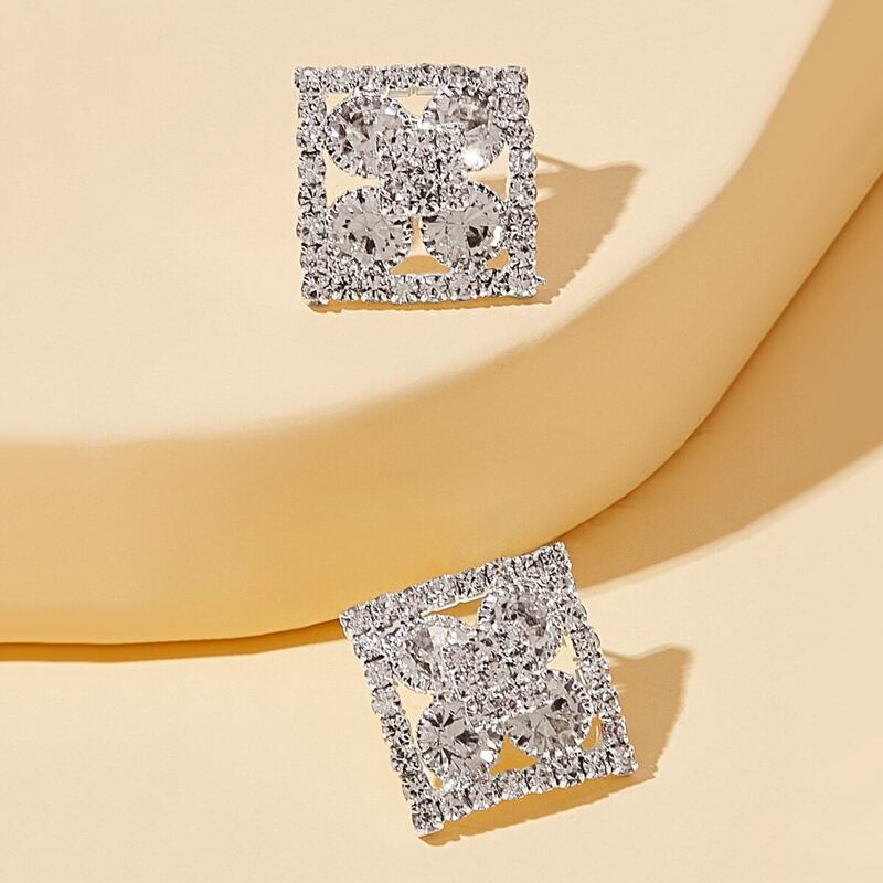 

Rhinestone Engraved Flower Decor Stud Earrings 1pair, Silver